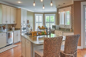 Fridge, stovetop, dishwasher, coffee/tea maker