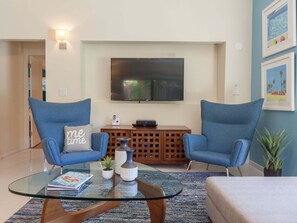 Smart TV, fireplace, DVD player