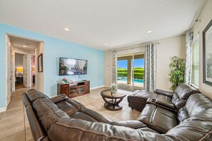 Televisión, videojuegos y futbolito 