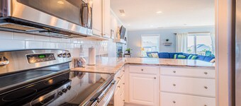 C4900 The Salty Piper. Direct Beach Access, Ocean View, Golf Nearby, WiFi!