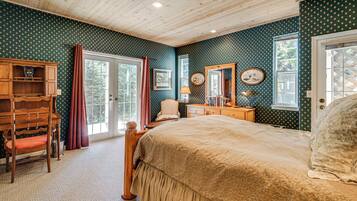 4 bedrooms, desk, iron/ironing board, internet