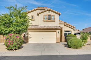 Exterior - Outdoor Oasis! Phoenix-Area Family Escape (Avondale)