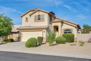 Exterior - Outdoor Oasis! Phoenix-Area Family Escape (Avondale)