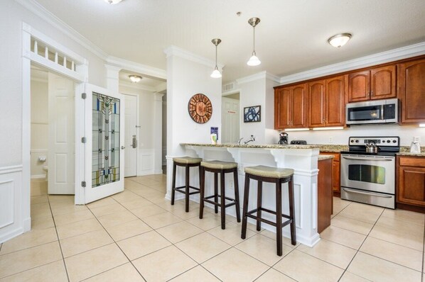 Fridge, microwave, oven, stovetop - 4 Bedroom Plus, Lake View Condo, Vista Cay | 1008 (Orlando)