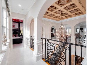 6 bedrooms, iron/ironing board, WiFi, bed sheets