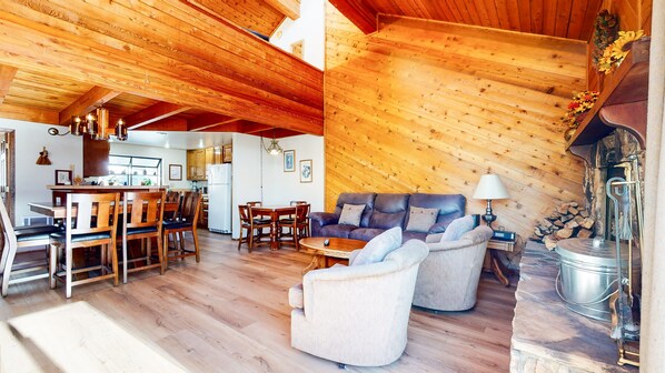 Smart TV, fireplace, DVD player