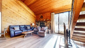 Smart TV, fireplace, DVD player