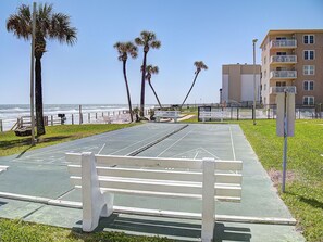 Sports court - A Sliver of paradise with an Ocean view! No drive Beach in NSB (New Smyrna Beach)