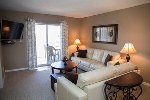 TV, DVD player - A Sliver of paradise with an Ocean view! No drive Beach in NSB (New Smyrna Beach)