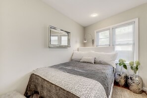 2 slaapkamers, een strijkplank/strijkijzer, gratis wifi, beddengoed