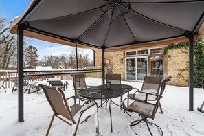 Outdoor dining - Historic Loft w/Private Deck |2 Blocks to Downtown (Saugatuck)