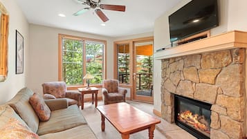 TV, fireplace
