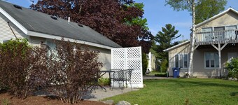 Adorable studio cottage in Suttons Bay. Air conditioning. Dog friendly.