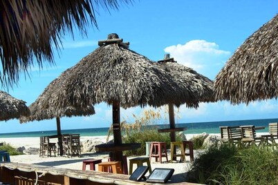 Heated Pool Ranch Home, Steps to Beach, FREE WiFi and Trolley, Dog*(See Note) Friendly!