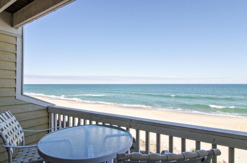 Spacious ocean front condo in Ocean Dunes!