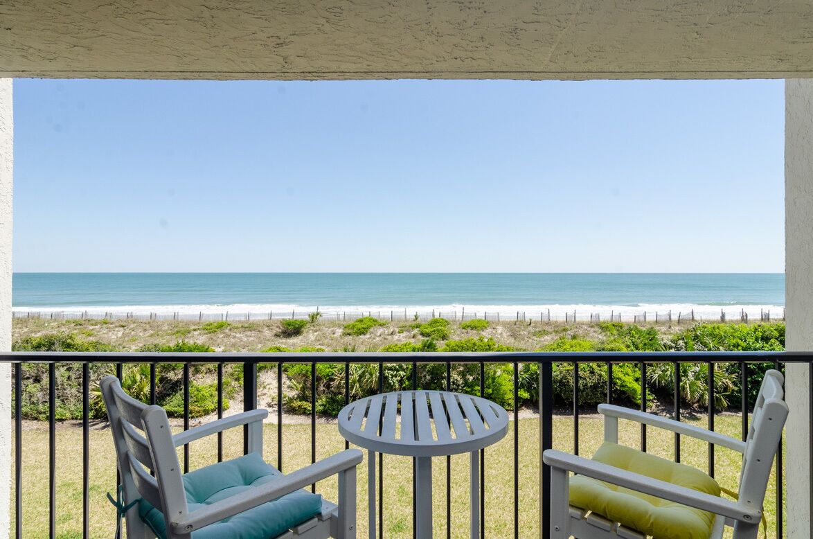 2 Bedroom Oceanfront Condo in Station One!