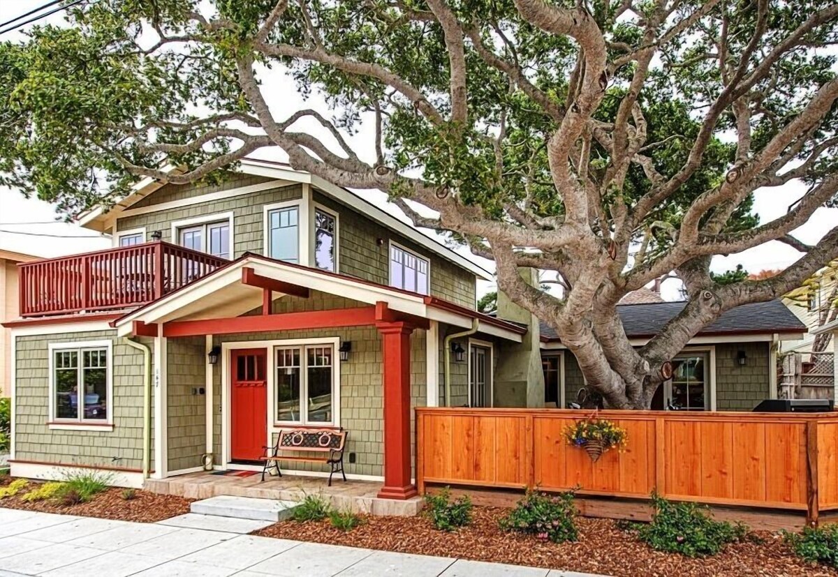 3646 Seashore Retreat ~ Walk to the Beach and Town