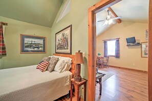 1 bedroom, iron/ironing board, travel cot, Internet - 4 Mi to Museums: Cozy Branson Cabin (Branson)