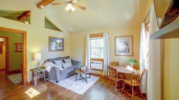 Branson Vacation Rental | 1BR | 1BA | 392 Sq Ft | Stairs Required