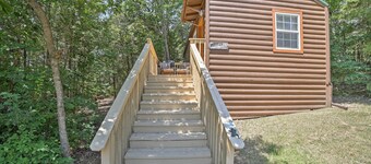 4 Mi to Museums: Cozy Branson Cabin