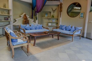 Interior - Cozy Villa In Seminyak : short walk to beach and crowds, unique design, peaceful (Badung)