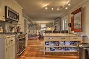 Fridge, microwave, stovetop, dishwasher