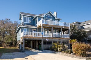 Exterior - Blue Heron, Pet Friendly Corolla Home with Private Pool, Hot Tub and Ocean Views! (Corolla)