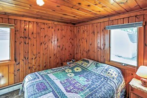 2 bedrooms, internet, bed sheets - 2 Mi to Boat Ramp! Family Cabin on Long Lake (Hale)