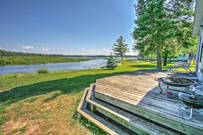 2 Mi to Boat Ramp! Family Cabin on Long Lake