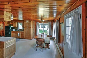 Fridge, microwave, stovetop, toaster - 2 Mi to Boat Ramp! Family Cabin on Long Lake (Hale)