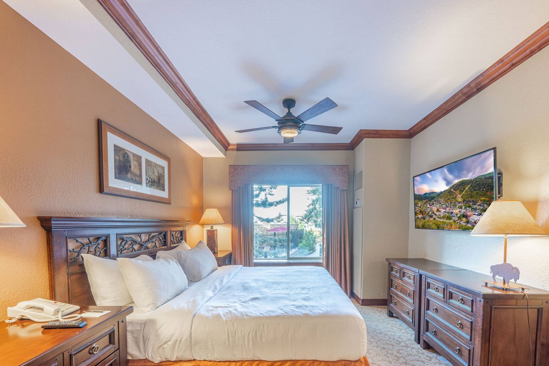 4 bedrooms, in-room safe, iron/ironing board, free WiFi