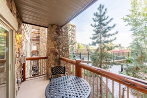 Property grounds - Park City Luxury Ski Homes — Limited-Time Spring Ski Deals (Park City)