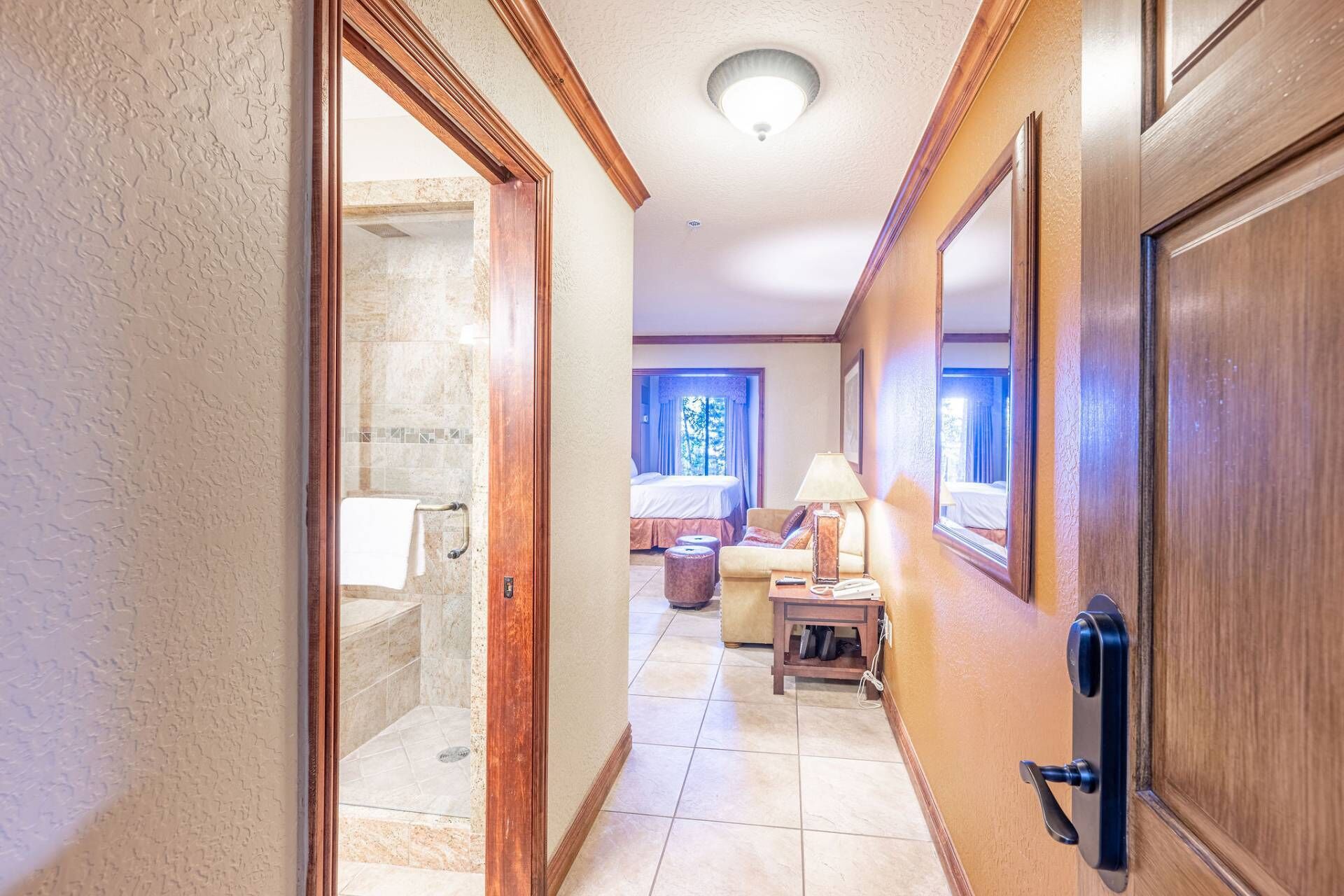 4 多间卧室、客房内保险箱、熨斗/熨衣板、免费 WiFi