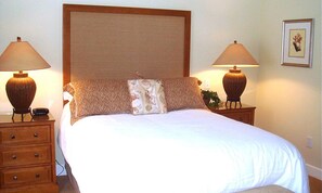 3 bedrooms, WiFi, bed sheets - Sunny Condo with Golf View Balcony at Reunion (Reunion)