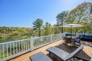 Outdoor dining - Lake front, Near Beach, AC, WiFi, Pet Friendly near Bike Path (Chatham)