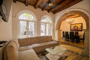Smart TV - Beautiful old town 6 bedroom house (Cartagena)