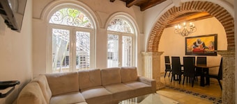Beautiful old town 6 bedroom house