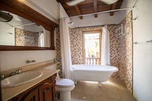 Bañera, toallas y champú