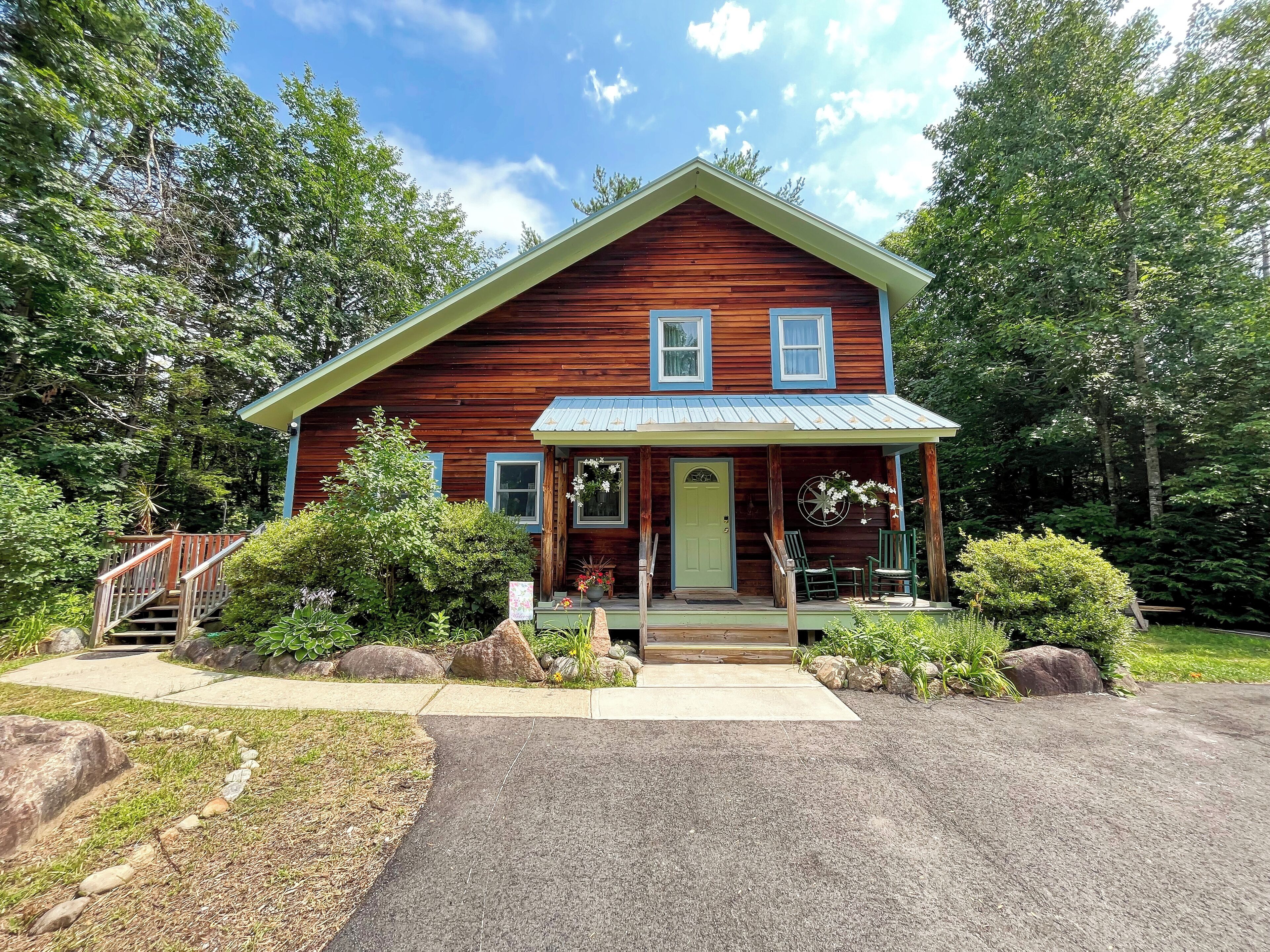 Beautiful Home on Rocky River, Mins from Story Land & Living Shores Aquarium