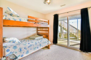 5 bedrooms, WiFi, bed sheets - Krabby Patty – Oceanfront Family Fun (Topsail Beach)