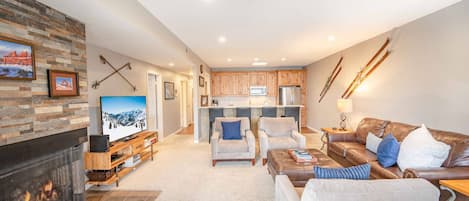 Flat-screen TV, fireplace, Netflix, DVD player