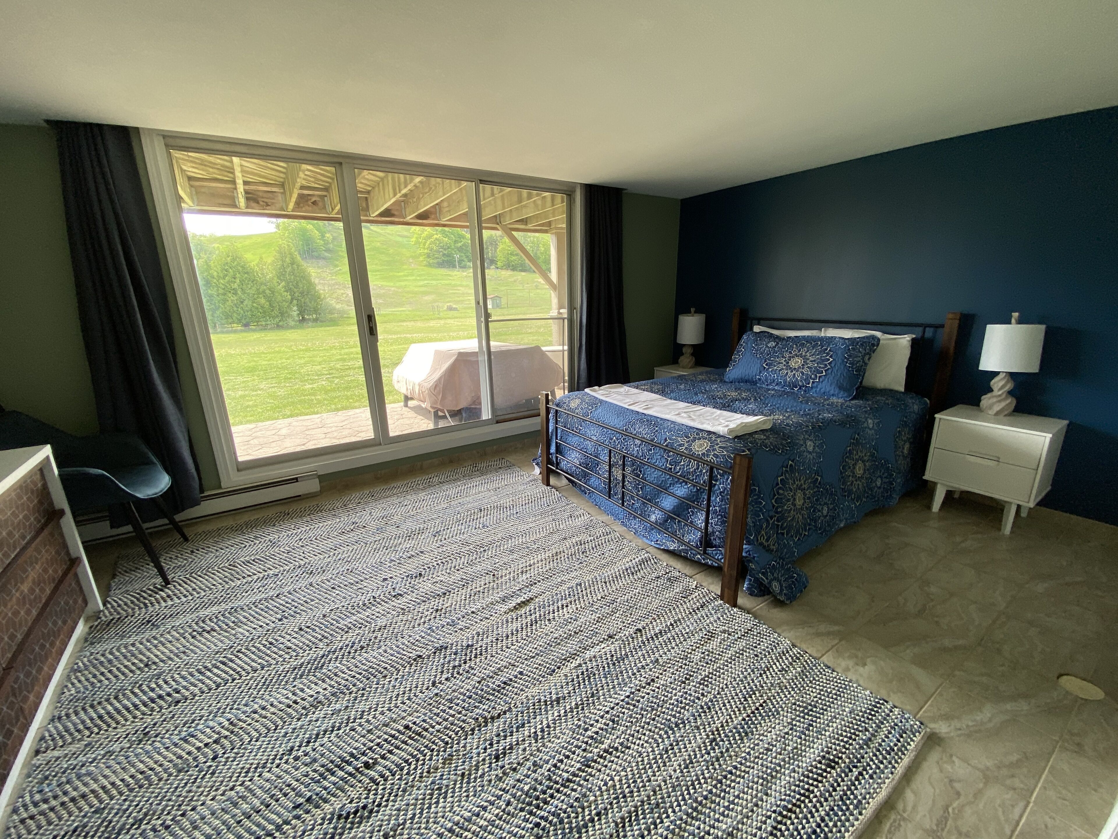 4 bedrooms, iron/ironing board, WiFi (free), bed sheets