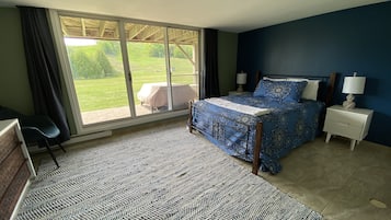 4 bedrooms, iron/ironing board, WiFi (free), bed sheets