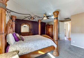6 bedrooms, desk, iron/ironing board, internet
