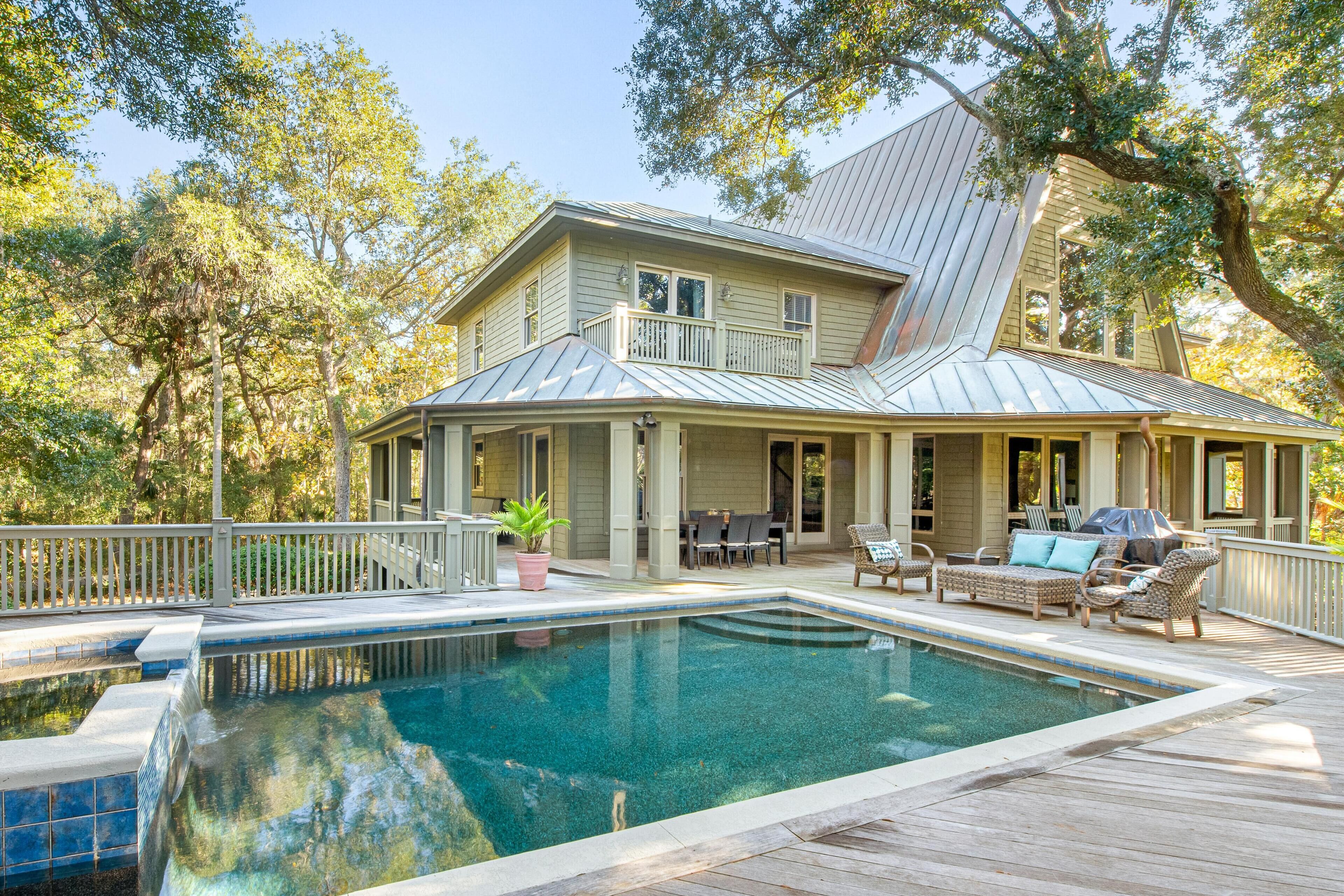 216 Glen Abbey: Home with 4BR & Pool, Golf Views, Easy Beach Access