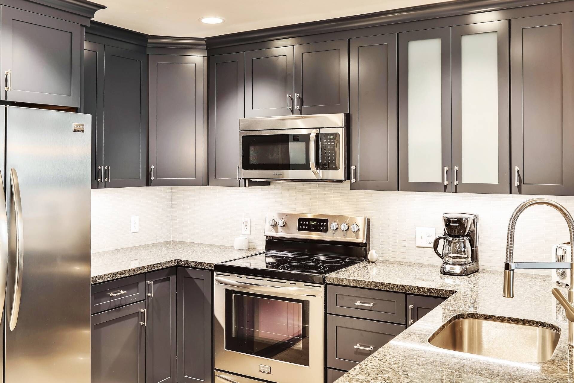 Refrigerador, microondas, horno, placa de cocina