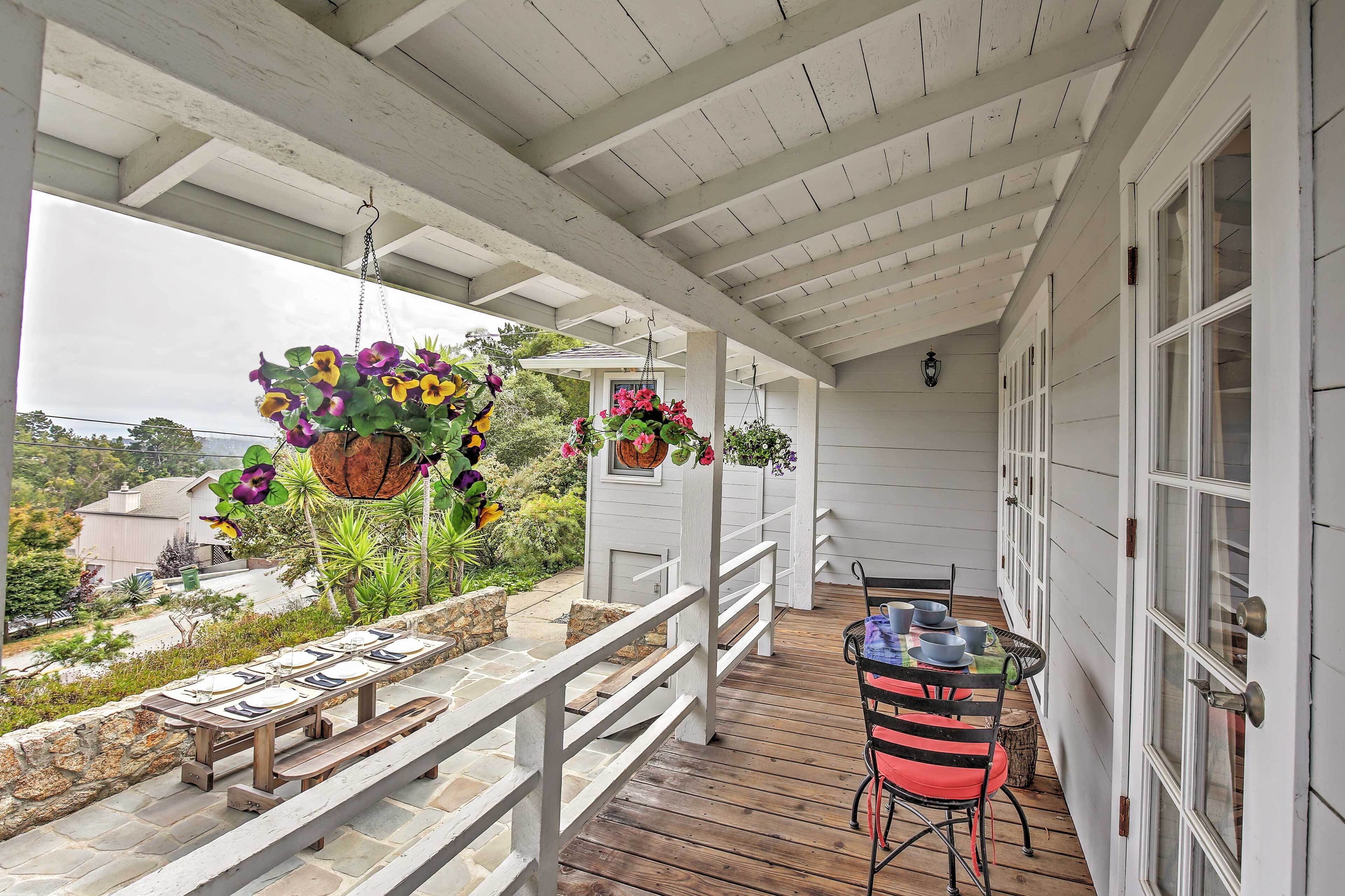Aptos Cottage w/ Deck & Views, Only 2 Mi to Beach!