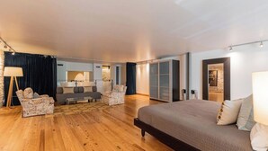 1 bedroom, iron/ironing board, WiFi, bed sheets - Luxury Stay | Views, Game Room & Chef’s Kitchen (Austin)