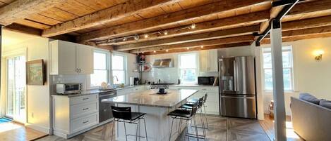 Microwave, stovetop, dishwasher, coffee/tea maker