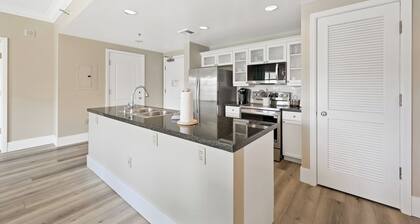 Elegant 2BR | Pool, Lake Views | Remodeled June 24